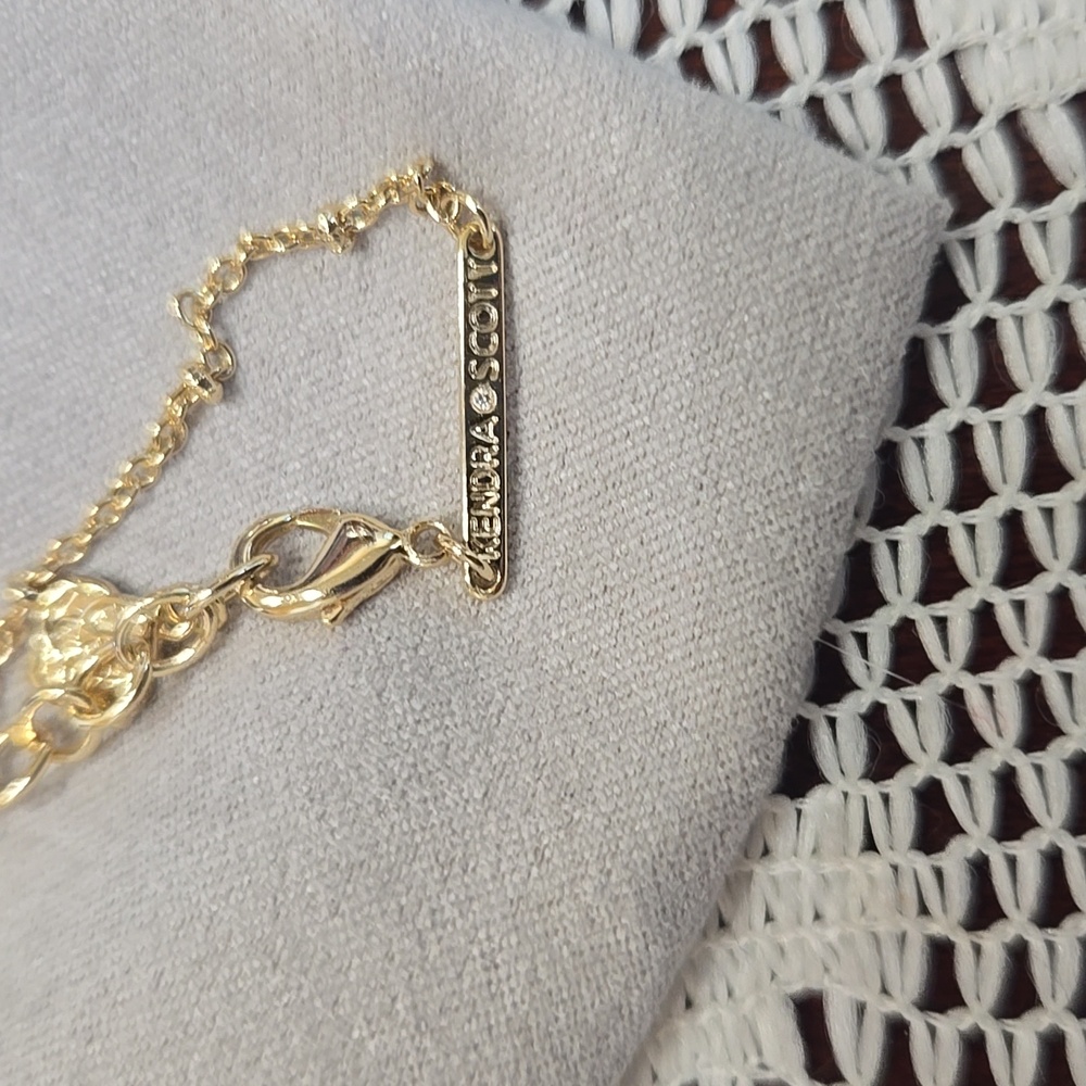 Kendra Scott Faceted Alex Gold Necklace In Irredescent Blue Goldstone - Picture 6 of 10